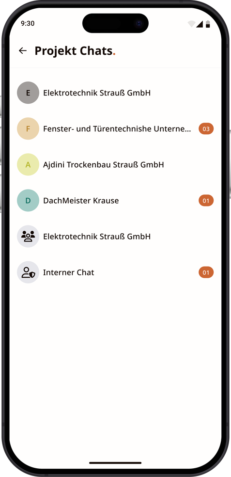 Vista de celular de los chats de proyecto de Leo: lista de chats, hilo de mensajes de DachMeister Krause y el teclado abriéndose al escribir una respuesta